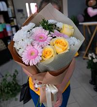 Букет цветов из:  Герберы, Розы и Хризантемы в Верхней Пышме